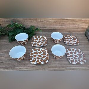 222 Fifth Giraffe Pattern Snack Set 8 pieces